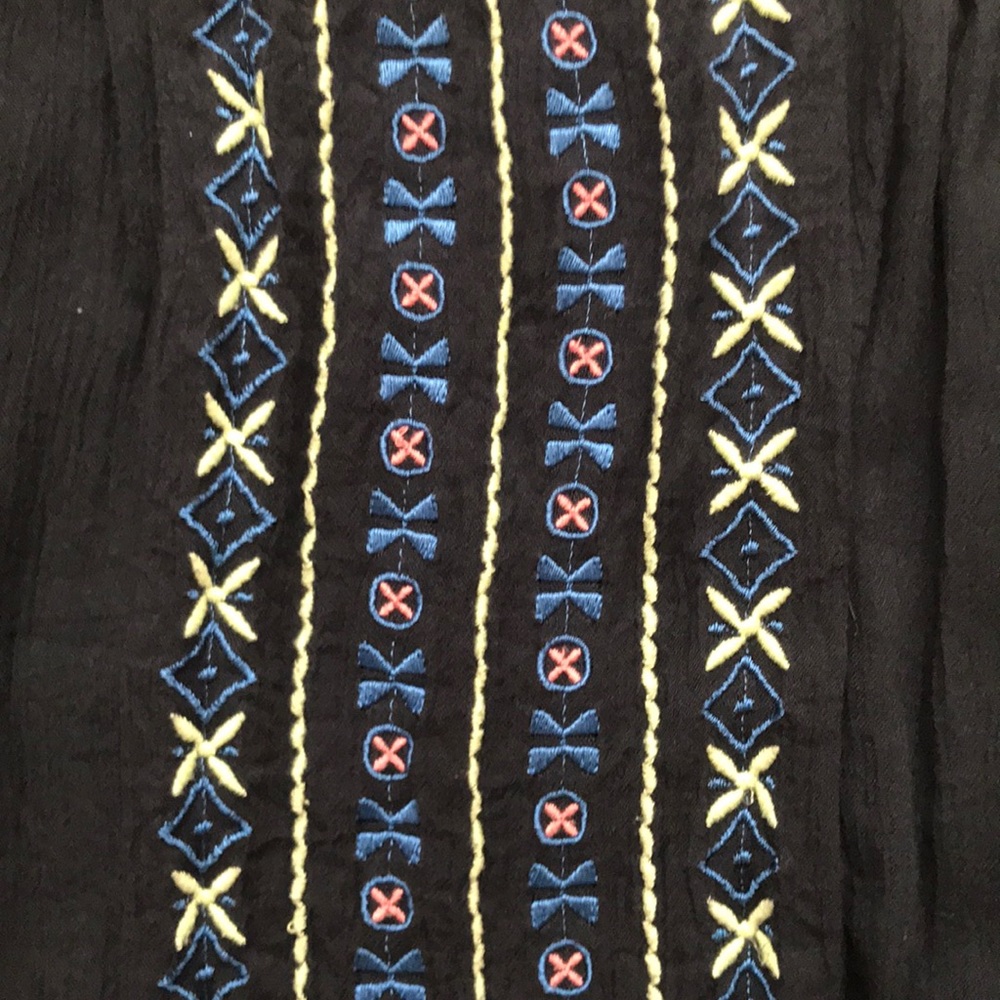 Hollister Navy Blue Tribal Decal Flowy Top - Picture 3 of 4